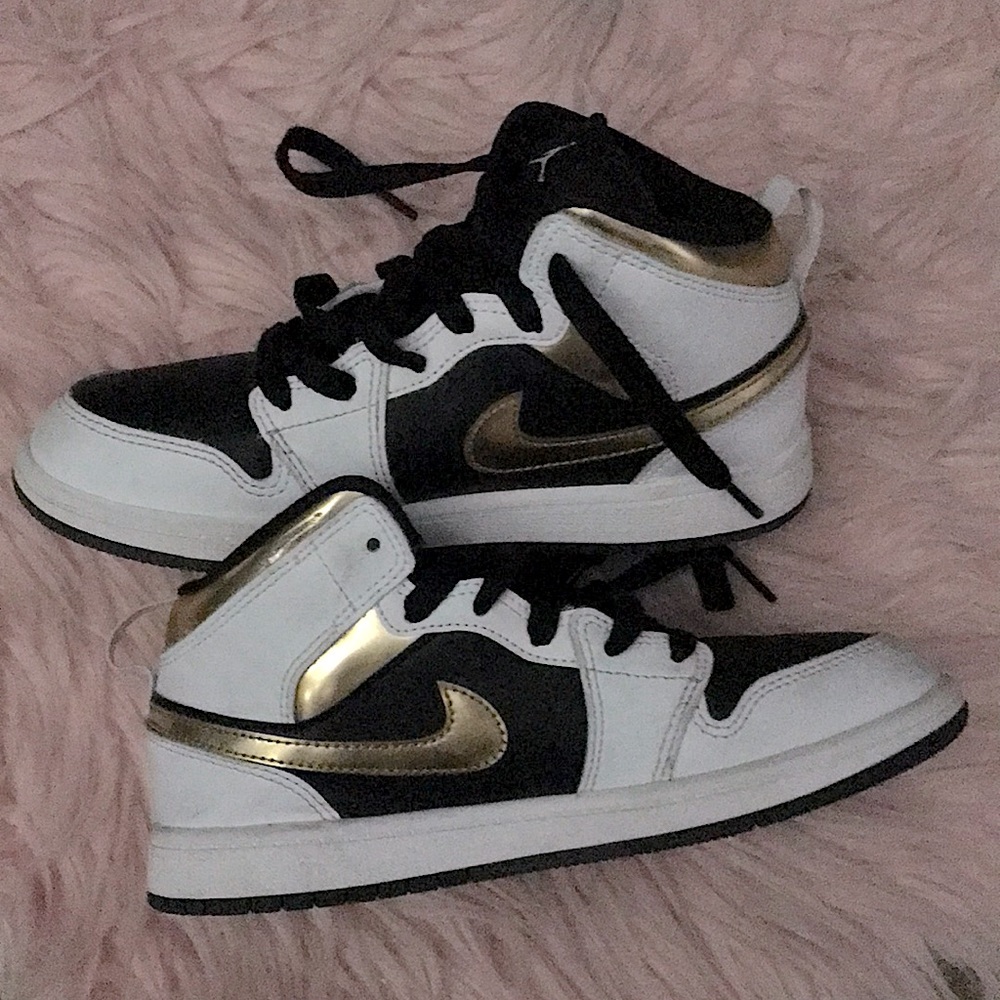 Nike/Jordan shoes lightly worn but still in good shape!